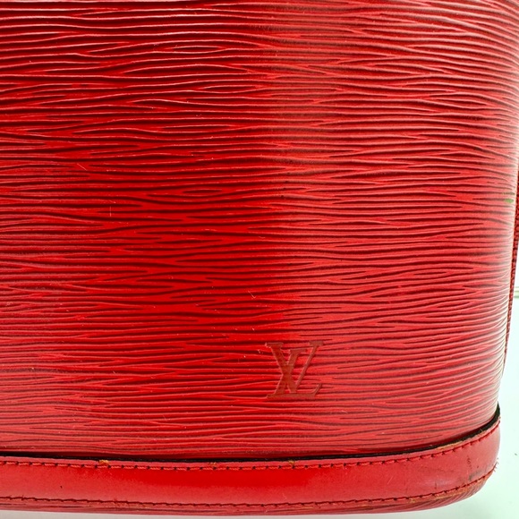 🚨SOLD🚨 Authentic Louis Vuitton Red Epi Lussac - Picture 3 of 11